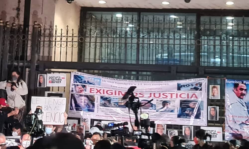 Periodistas se manifiestan en más de 20 ciudades del país para exigir justicia