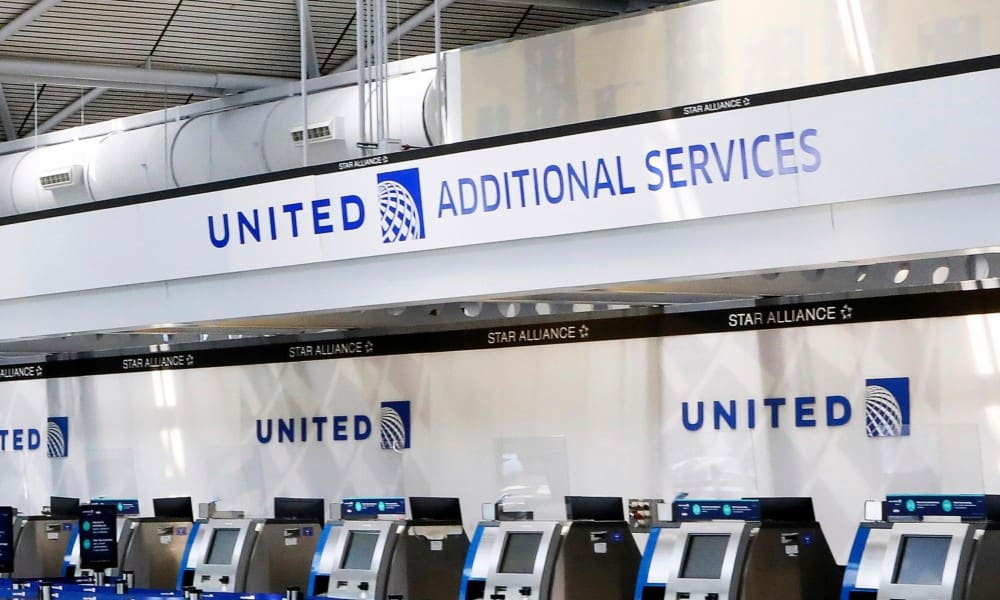 United Airlines recortará vuelos: confirma 3,000 empleados con COVID-19