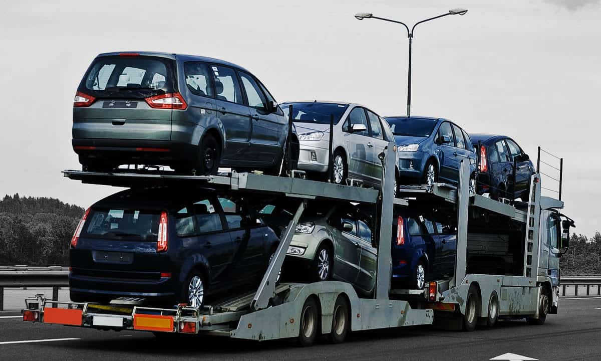 Producción de autos frena racha de siete meses con caídas, pero exportaciones siguen a la baja