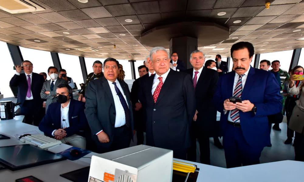 López Obrador estrena AIFA en silencio ante veda del INE