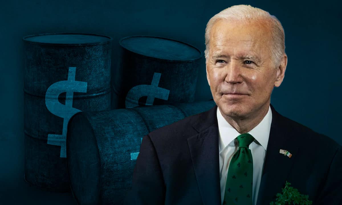 Biden ordena liberar un millón de barriles diarios de petróleo para abatir su precio