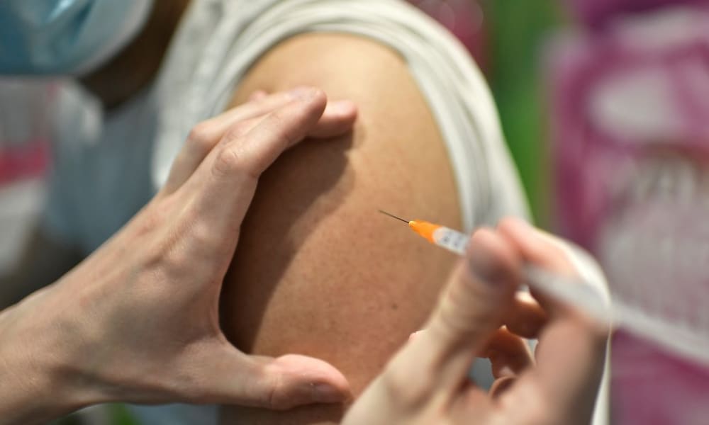 Moderna dice que su vacuna contra COVID-19 funciona también en niños y niñas como en adultos