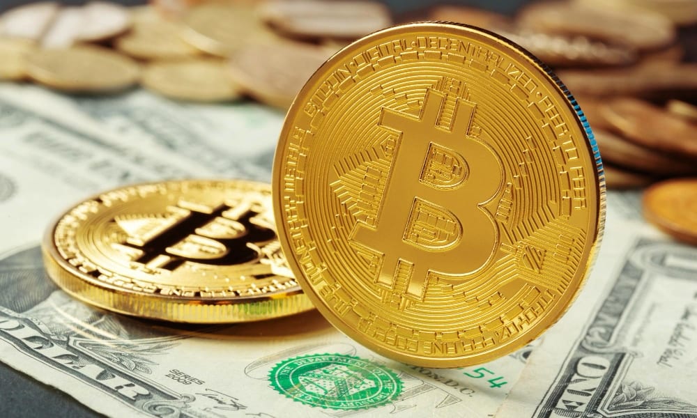 Bitcoin continúa en caída libre; retrocede por debajo de 19,000 dólares