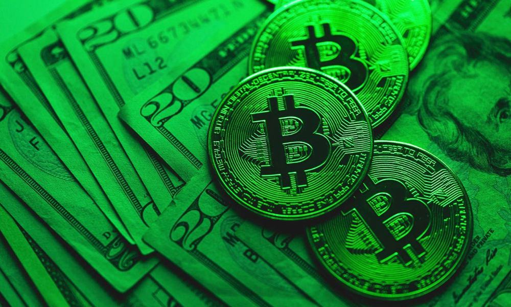 Bitcoin sigue en picada; está por debajo de 20,000 dólares