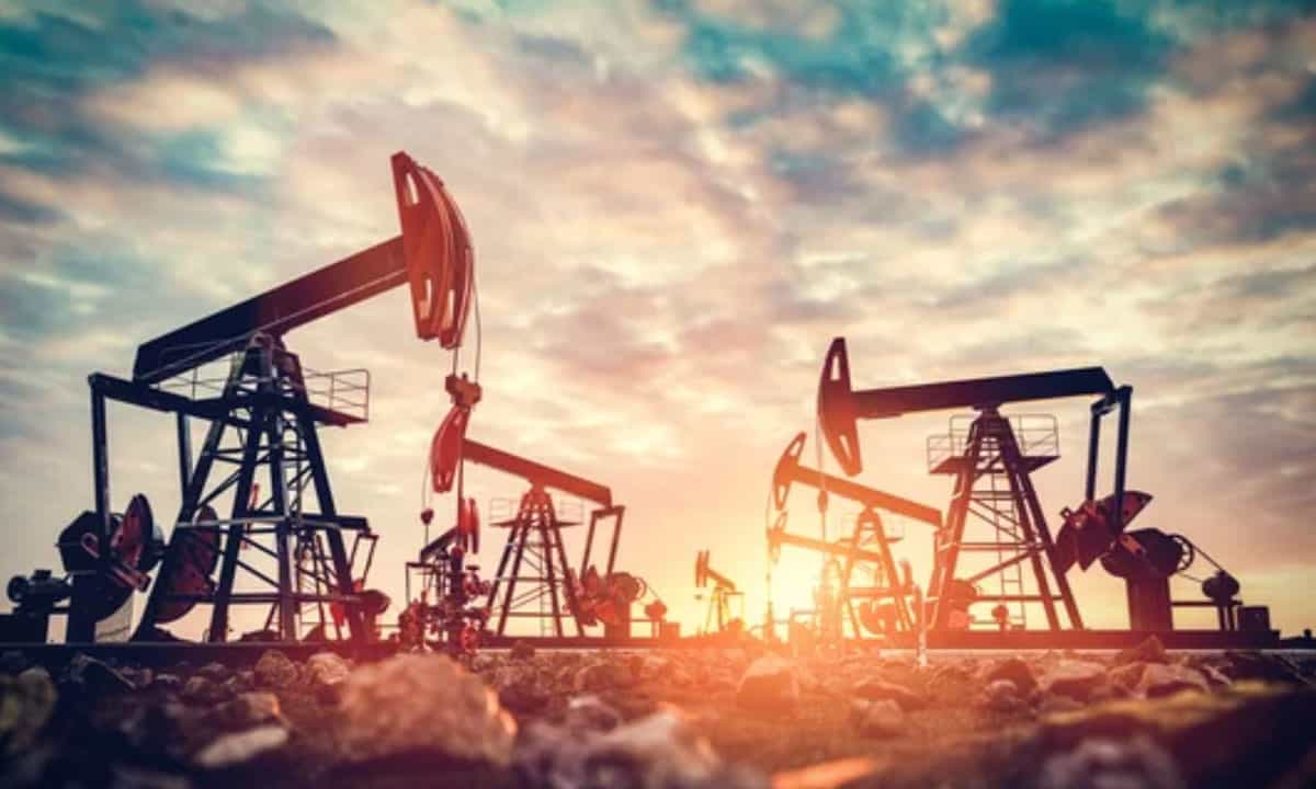 Petróleo cierra en 120 dólares por barril; repunte de ganancias es por demanda en China