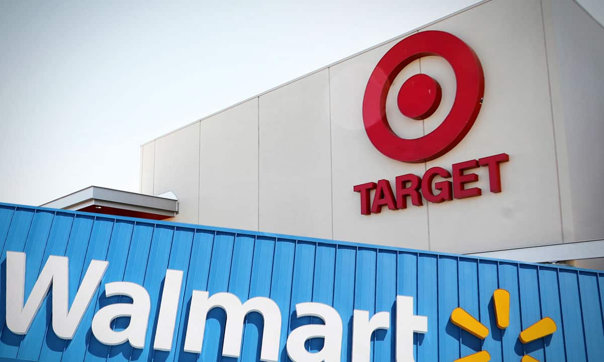 Walmart y Target lidian el alza de los combustibles en EU; encarece costos de envío