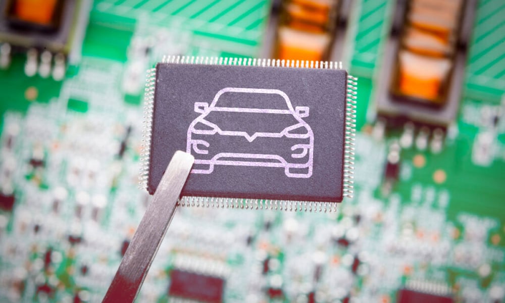 Escasez de semiconductores impacta calidad inicial de autos nuevos