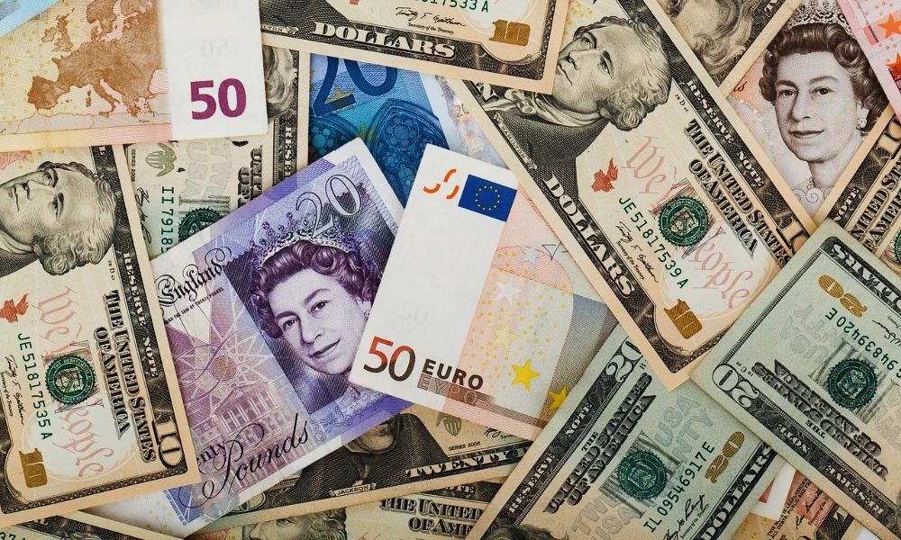 Euro alcanza paridad con el dólar por primera vez en 20 años