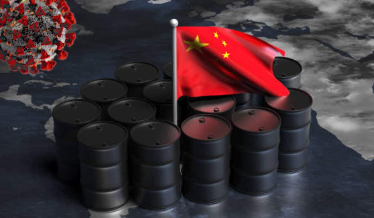 Petróleo cierra mixto; COVID-19 en China intensifica riesgos para la demanda de energía 