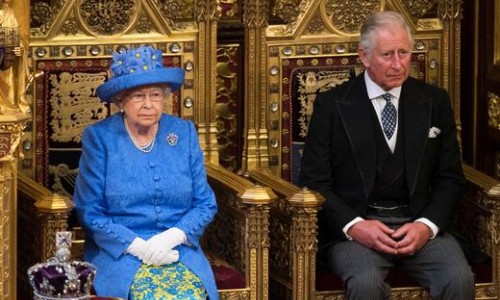 reina Isabel ll y su hijo Carlos