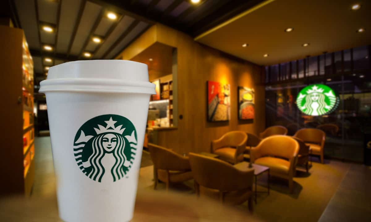 Starbucks lanza plan para reinventarse; proyecta ventas de doble dígito