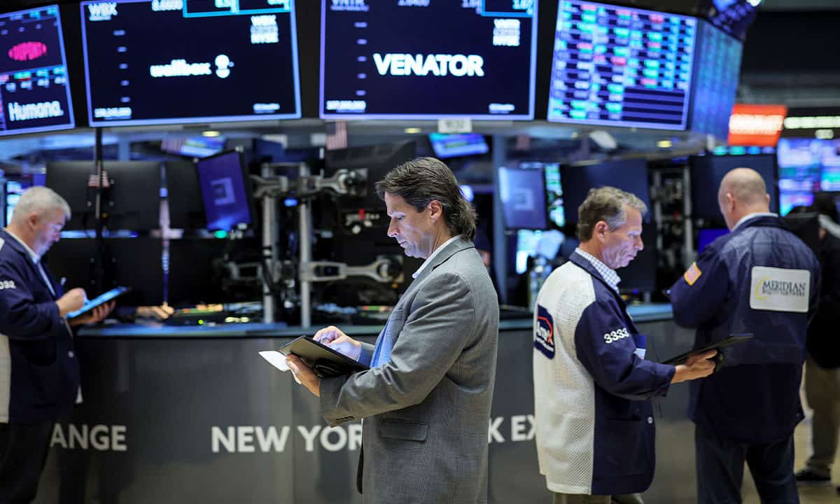 Wall Street cierra con resultados mixtos ante esfuerzos de la Fed contra alta inflación