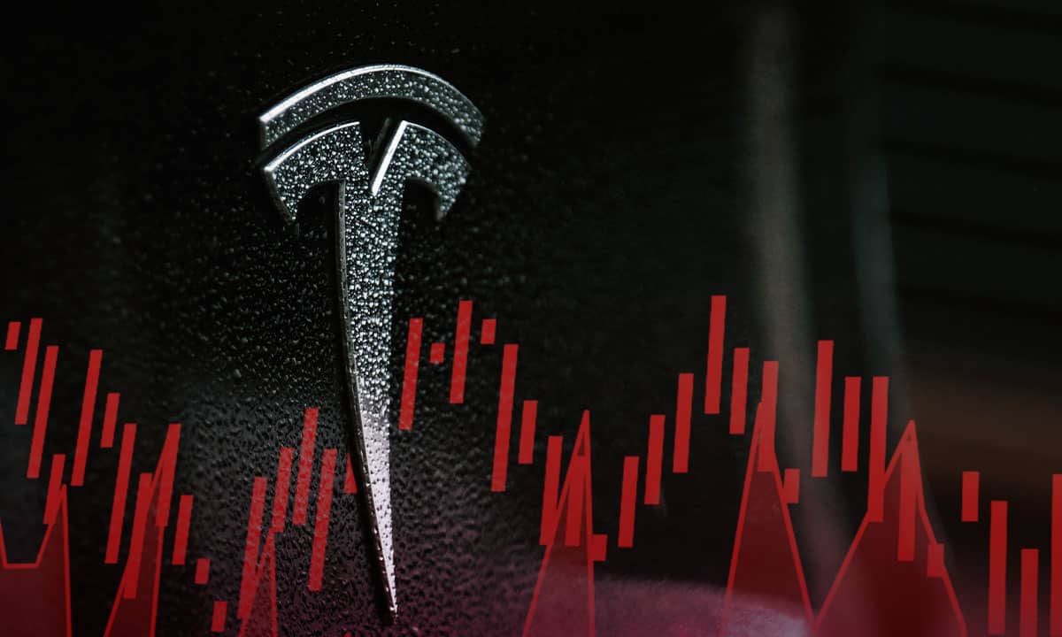 Acciones de Tesla se desploman; problemas logísticos amplían brecha de entregas