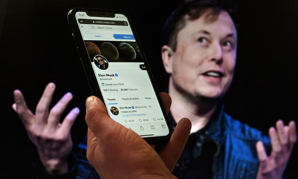 Juez dicta a Elon Musk cumplir acuerdo con Twitter antes de octubre 28