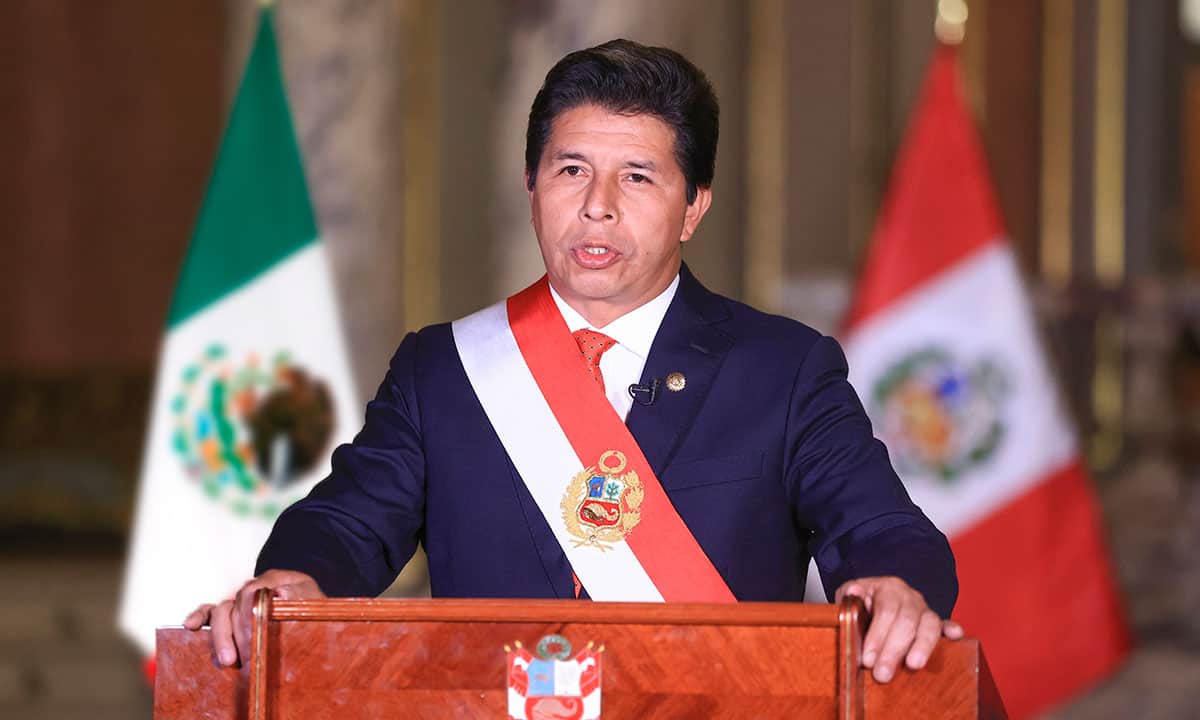 Perú llama a sus embajadores en países que apoyan a Castillo, incluido México