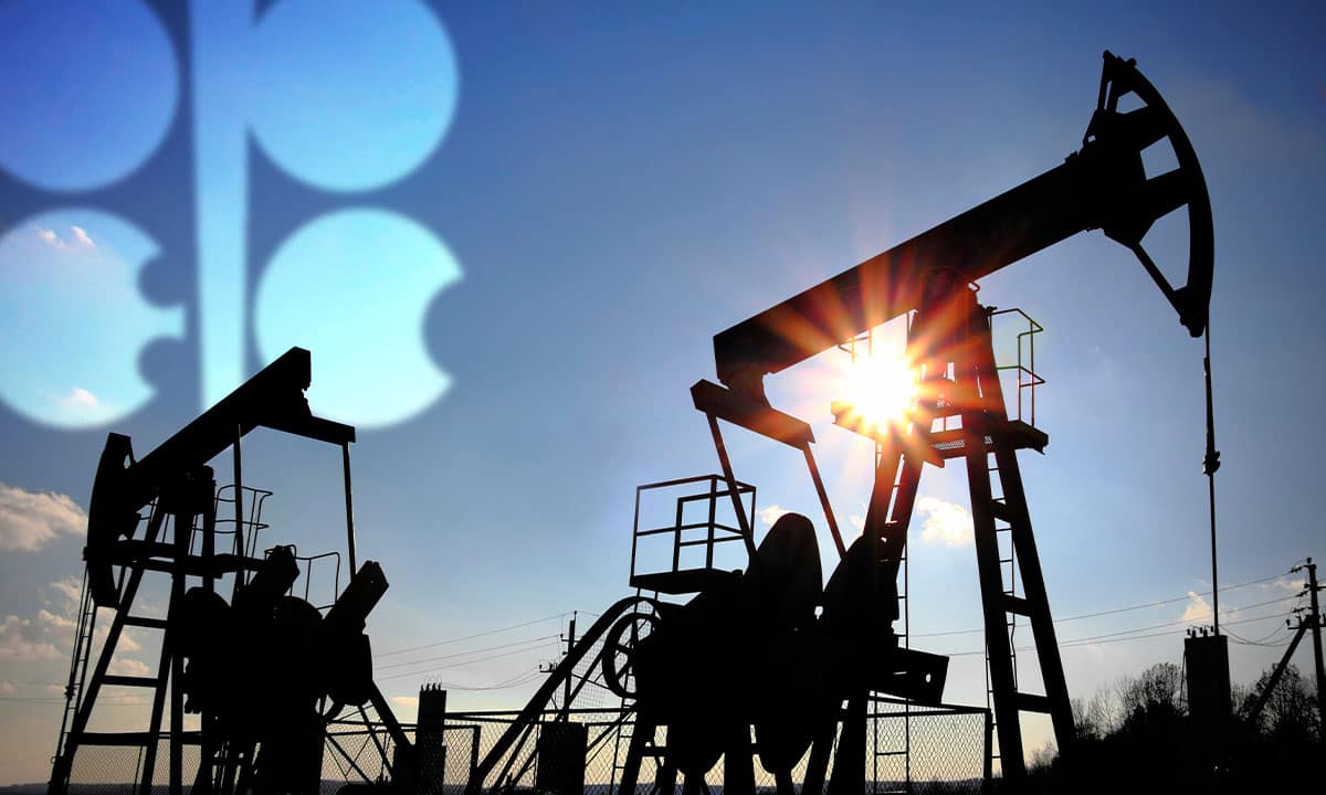 Petróleo cae 1.5% en el día por prohibición de crudo ruso, pero repunta al cierre semanal 