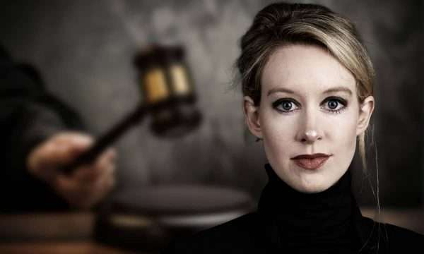 Elizabeth Holmes, de Theranos, y sentenciada por fraude, vive en casa que cuesta 13,000 dólares al mes