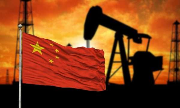 Petróleo cierra con precios mixtos; Brent alcanza su nivel más alto desde noviembre