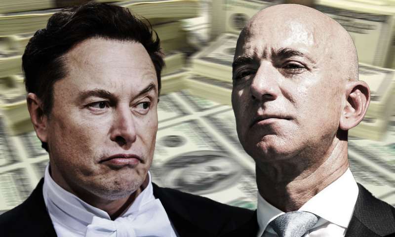 Jeff Bezos y Elon Musk: ¿Quién gana la carrera espacial de los millonarios?