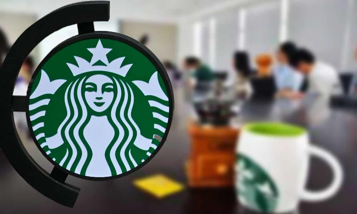 Compañías insisten en regreso a oficina; Starbucks les dice a sus trabajadores que deben asistir 3 días a la semana