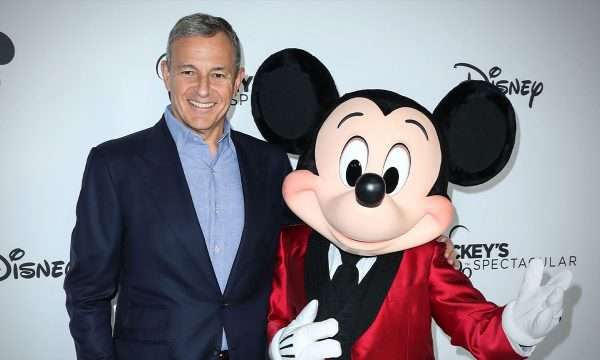 Disney supera las expectativas durante mandato de Bob Iger; plataforma de streaming pierde suscriptores