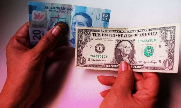 Peso vuelve a tocar su mejor nivel desde agosto de 2018; se ubica en 18.4997 unidades por dólar