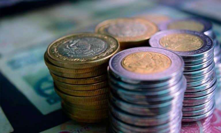 Peso cierra en 18.36 unidades por dólar, su mejor nivel desde abril de 2018