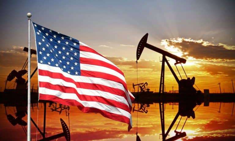 Petróleo se liquida a la baja mientras la EIA reporta otro aumento en suministros de EU