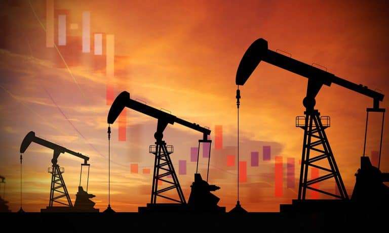 Petróleo se desliza 1% al cierre, pero obtiene ganancias semanales