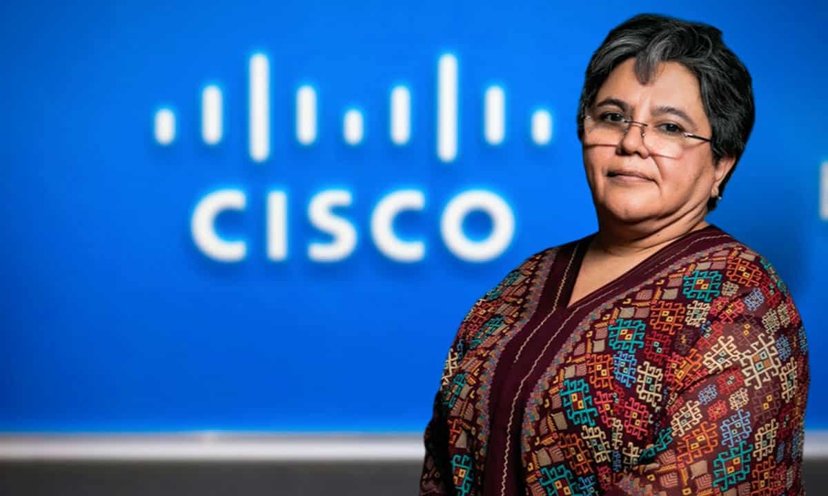 Raquel Buenrostro conversa con Cisco sobre la relocalización de empresas de semiconductores 
