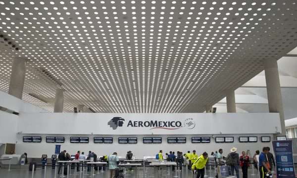 Mostradores de Aeroméxico en la T2