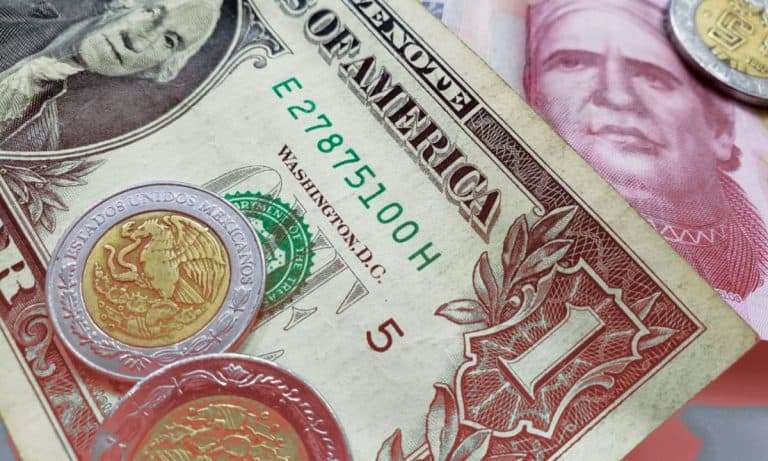 Peso cierra en 18.22 unidades por dólar, su mejor nivel desde el inicio de mes