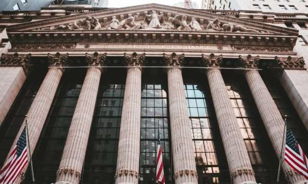 Nasdaq repunta 4.41% en la semana a pesar del nerviosismo por el sector bancario