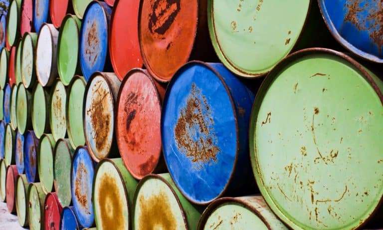 Petróleo termina con un comportamiento mixto; WTI cae tras cuatro sesiones ganadoras