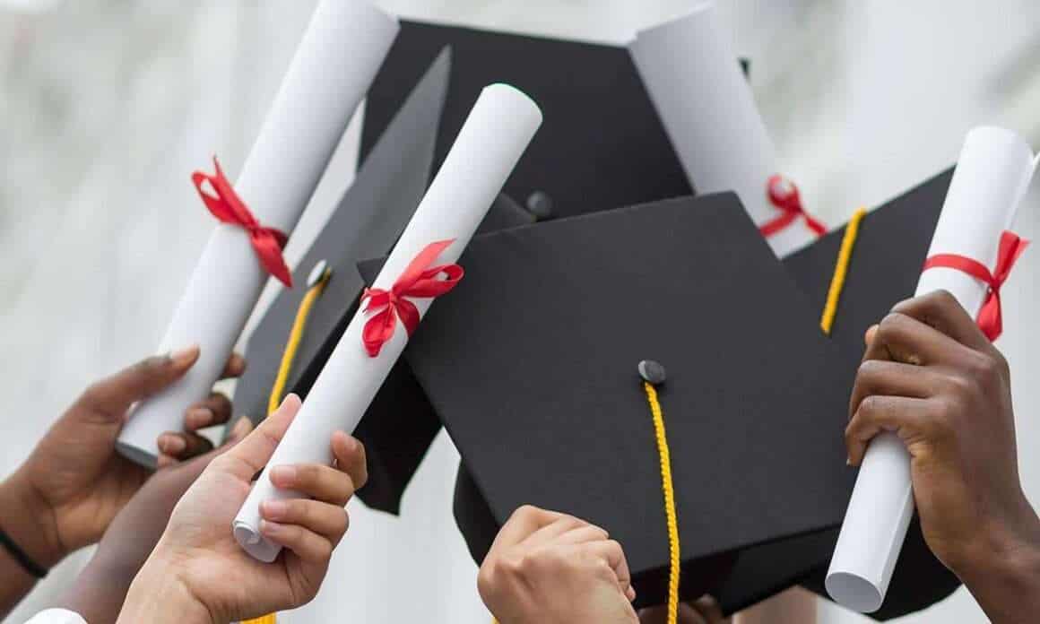 Estas son las 10 carreras con más profesionistas de nivel posgrado en ...