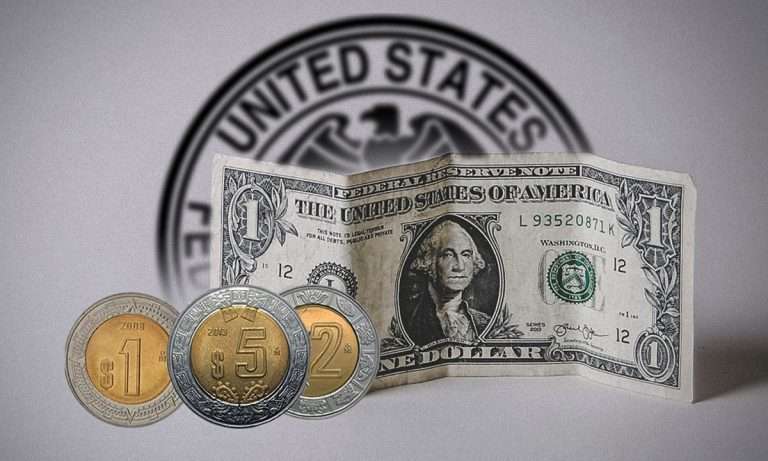 Peso cierra con ganancias frente al dólar; tipo de cambio, en 18.09 unidades