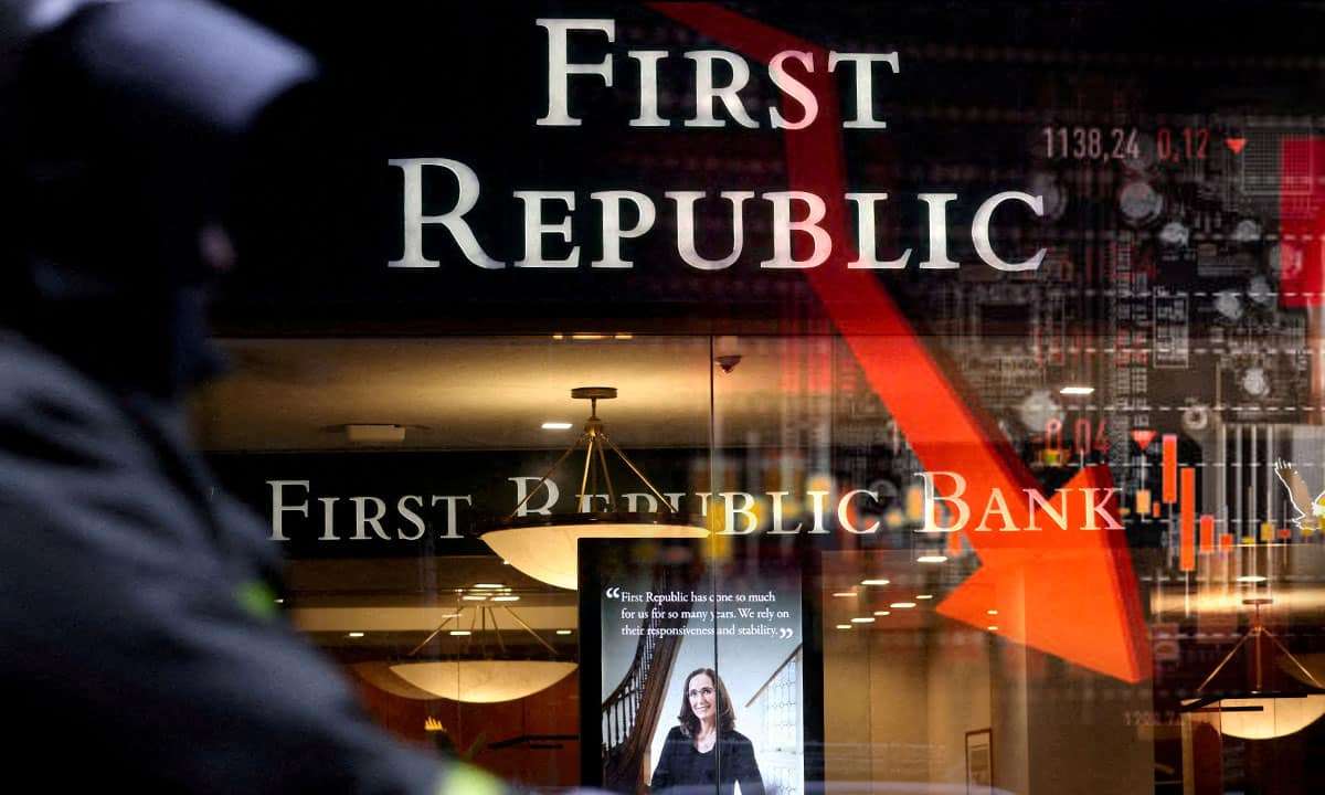 Depósitos de First Republic Bank se desploman más de lo previsto, a 104,500 millones de dólares