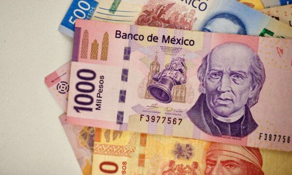 Peso finaliza abril con optimismo; registra su cuarto mes consecutivo con ganancias