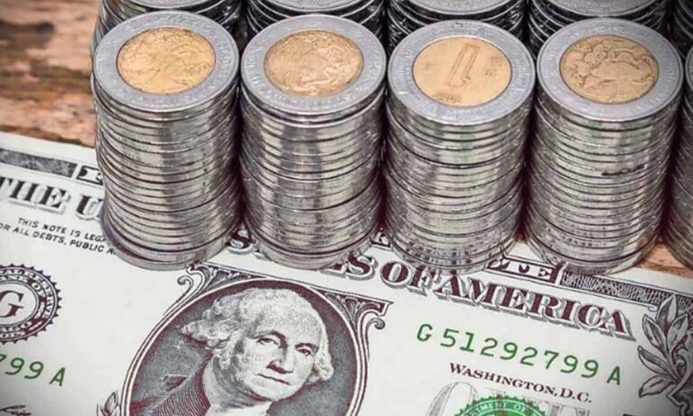 Peso avanza ante el dólar tras datos poco alentadores en EU