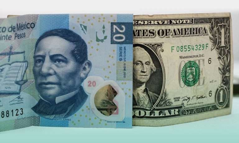 Peso revierte caída y cierra con apreciación de 0.77% frente al dólar