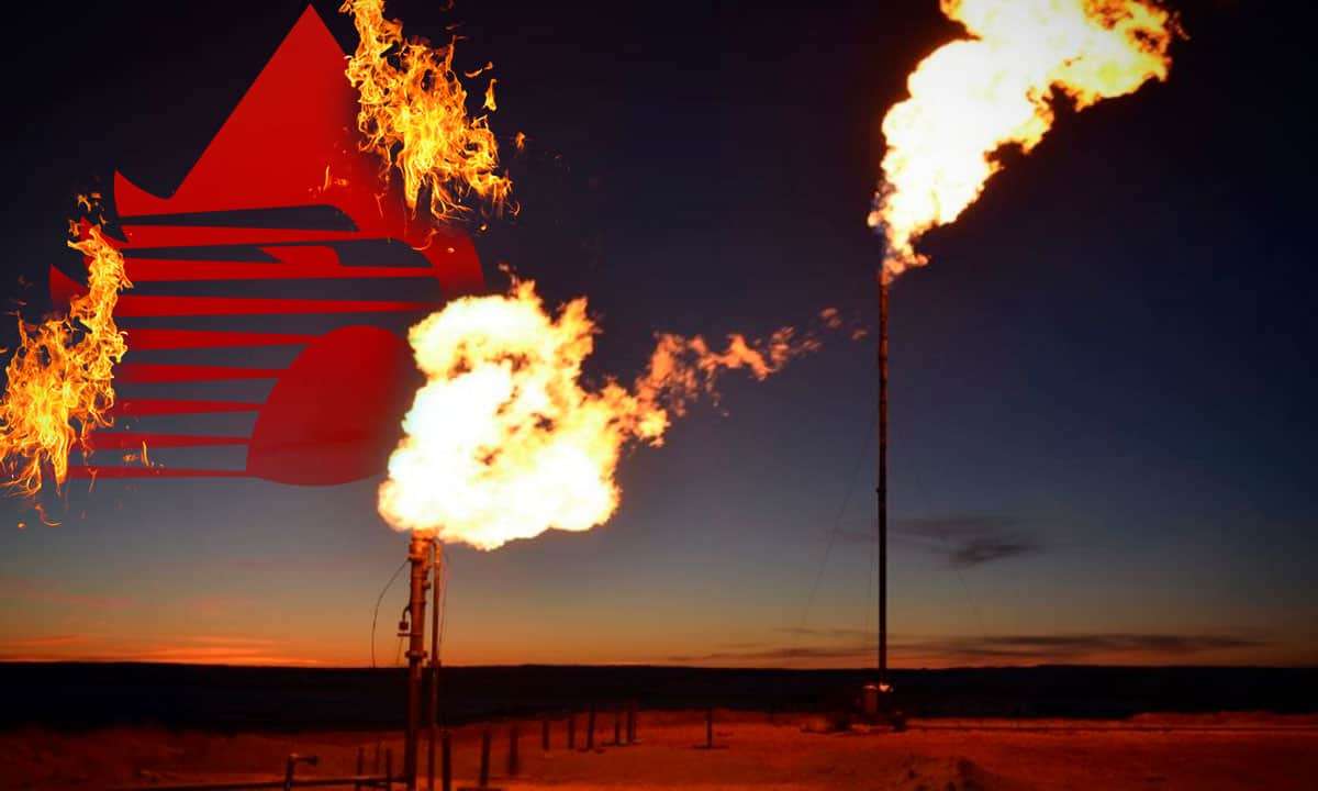 Quema de gas en producción de petróleo cae 13% por reducción en campos de Pemex