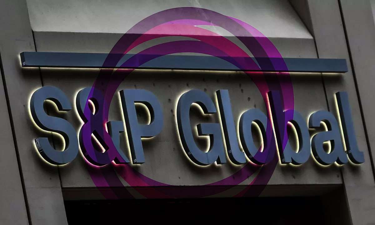 S&P Global Ratings bajó la calificación de Bankaool por presiones en liquidez