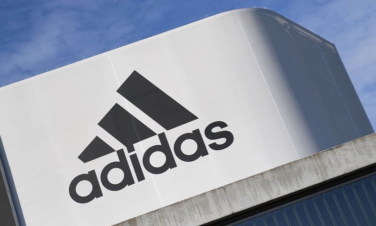 Adidas reporta caída del 1% en sus ventas; analistas prevén un cambio de rumbo en su dirección