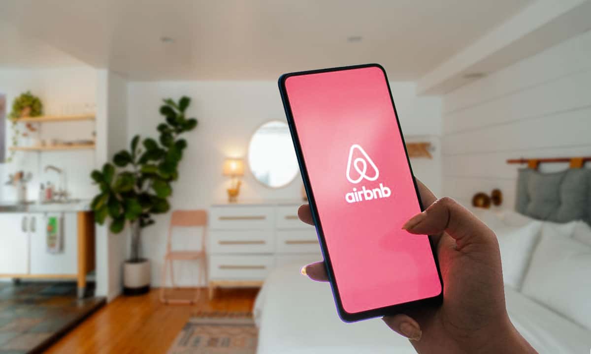Airbnb supera estimados de analistas, pero pago de impuestos merma utilidades