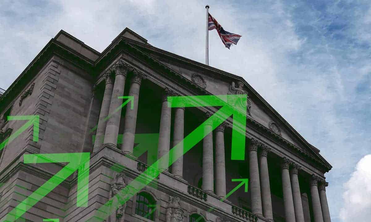 Banco de Inglaterra sube las tasas de interés en 25 puntos base a un rango de 4.25% a 4.50%