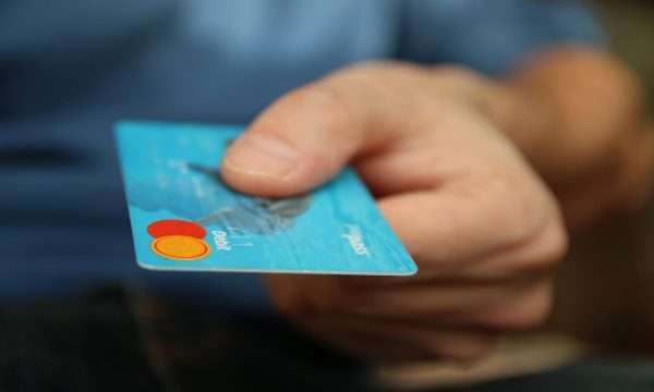Número de tarjetas de crédito crece en México, pero se otorgan con límites más bajos
