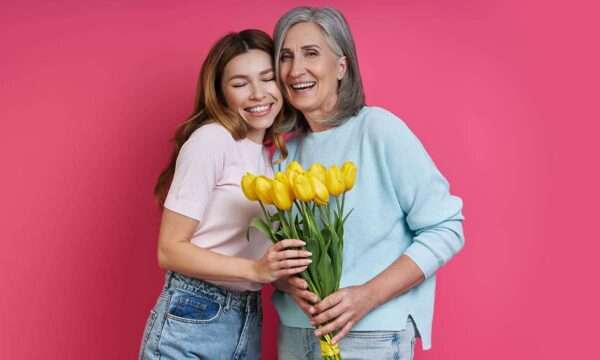 Día de las Madres dejará derrama económica de 43,600 mdp; flores, el producto favorito para regalar