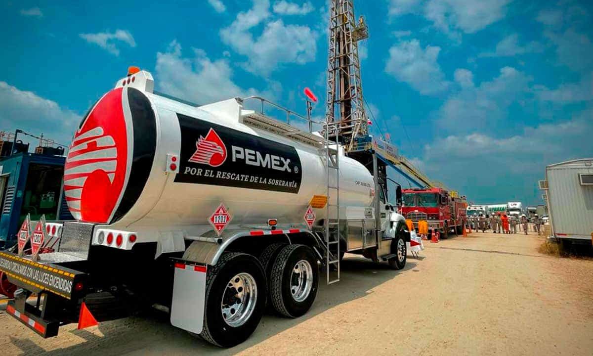 Ganancias de Pemex caen 53.7% en el primer trimestre por menores ventas