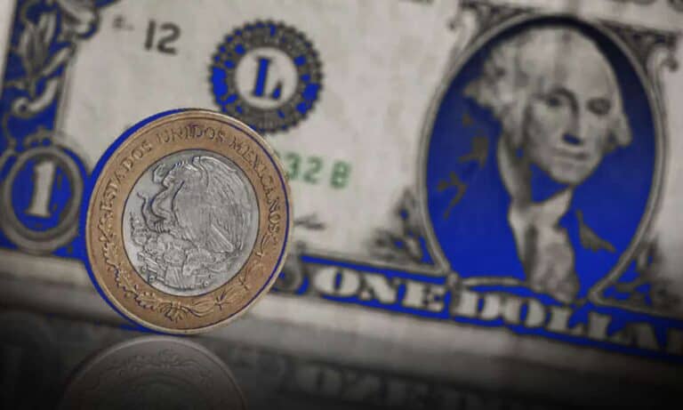 Peso cae 0.17% al cierre de la jornada; acuerdo sobre el techo de la deuda parece aproximarse