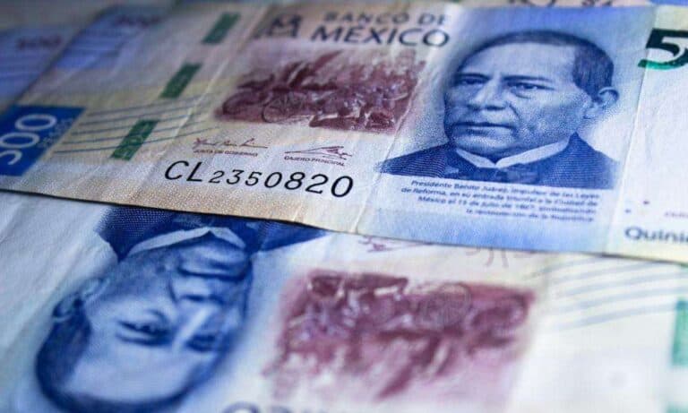Peso cierra jornada perdedora ante la cautela por la deuda de EU 